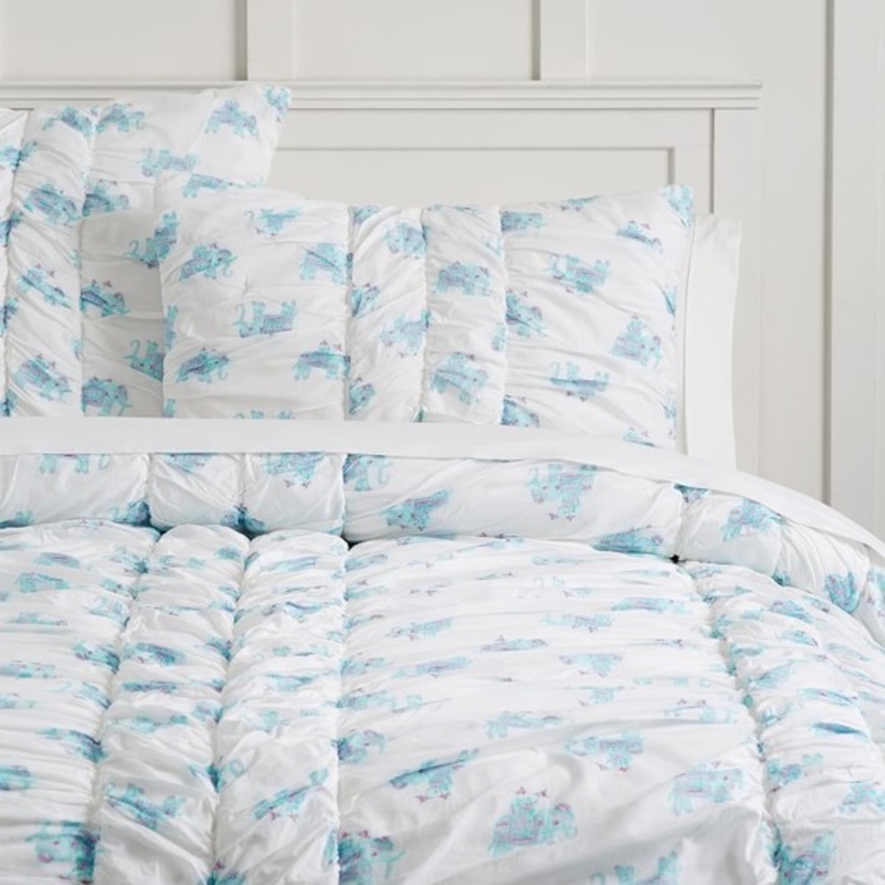 Pottery barn Lilly Pulitzer Elephant Bazaar Quilt